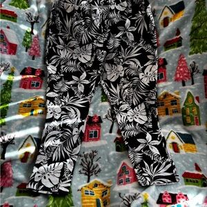 Roaman's Black and White Leaf Print Leggings